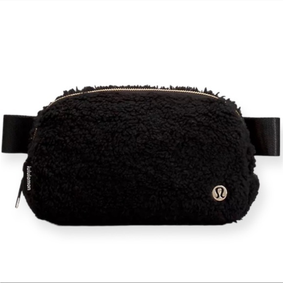 lululemon athletica Handbags - Lululemon Everywhere Fleece Belt Bag Gold Tone Hardware Extended Strap Black NWT